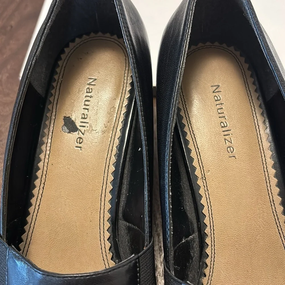 Naturalizer Black Leather Loafers Sleek Flats